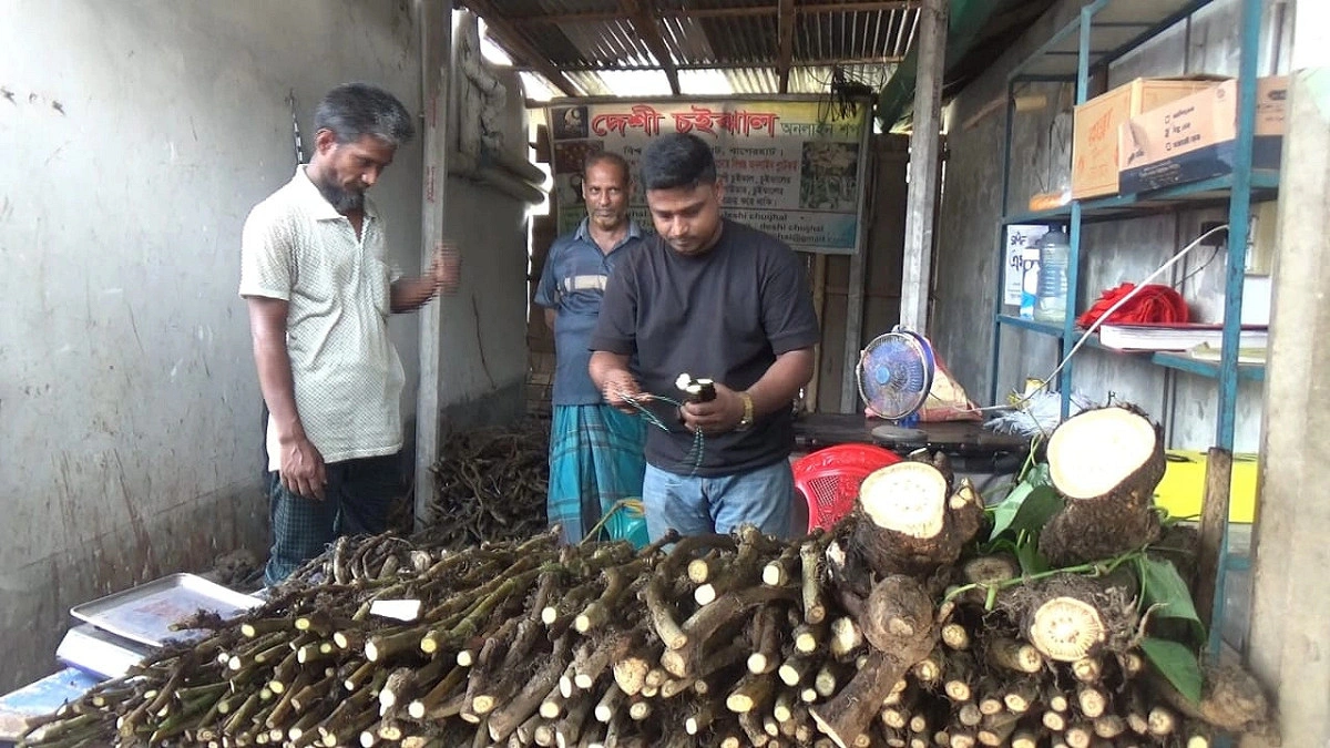ঈদ ঘিরে বাগেরহাটে বেড়েছে চুইঝালের কদর