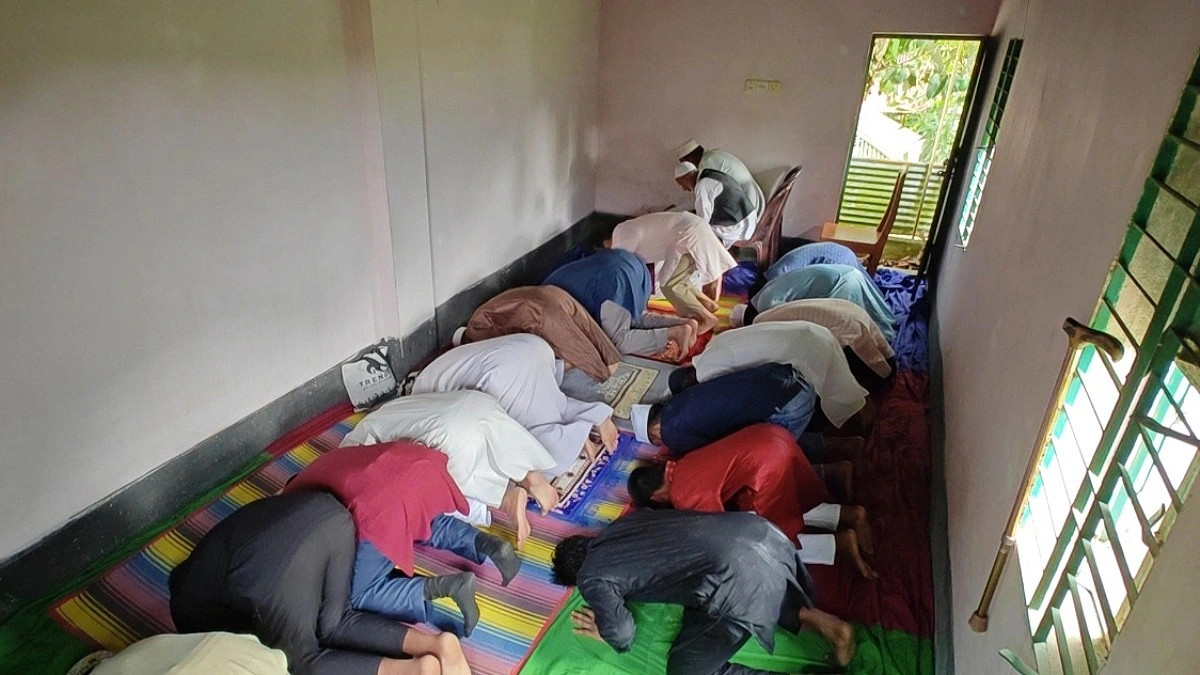 পরশুরামে ২০ মুসল্লির ঈদ উদযাপন