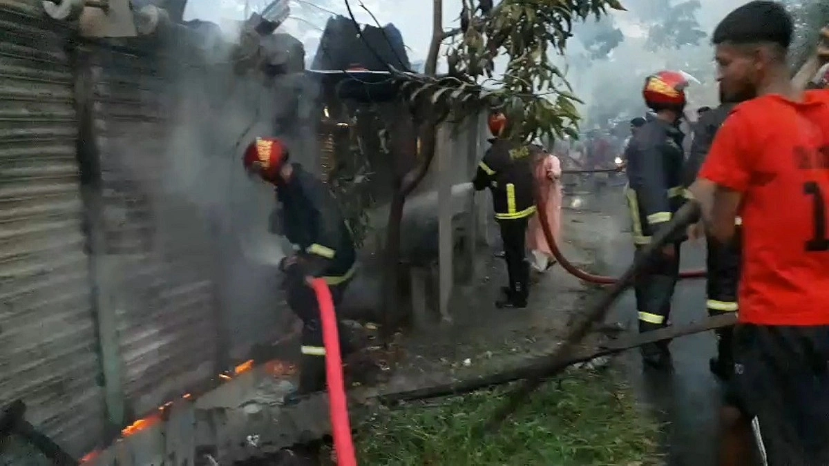 মুন্সিগঞ্জে অগ্নিকাণ্ডে পুড়ল ১০ ব্যবসাপ্রতিষ্ঠান