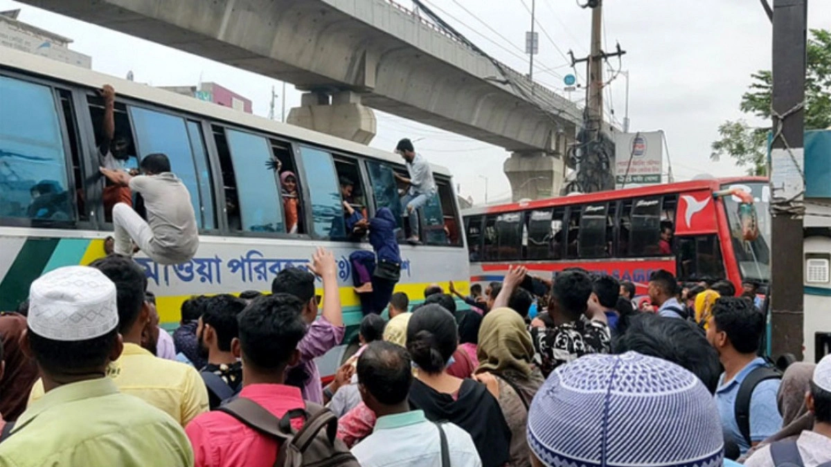 লঞ্চ-বাসে জিম্মি ঘরে ফেরা মানুষ
