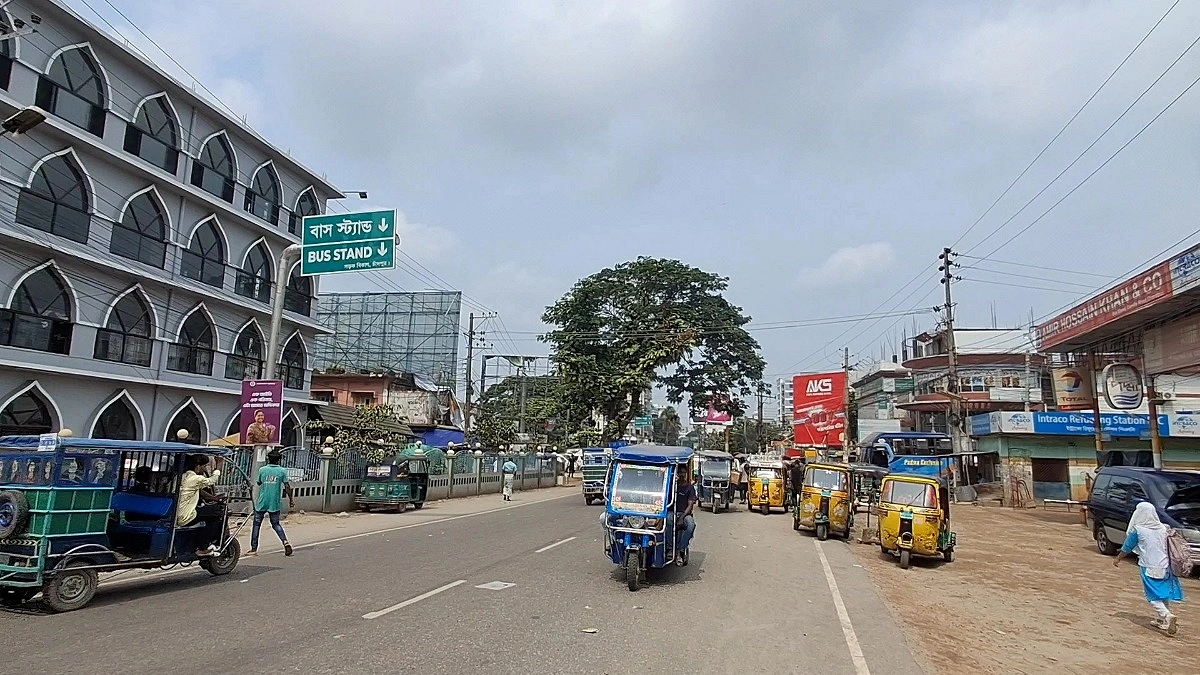 শ্রমিকদের ওপর হামলা, চাঁদপুর-কুমিল্লা রুটে দুই পরিবহনের চলাচল বন্ধ