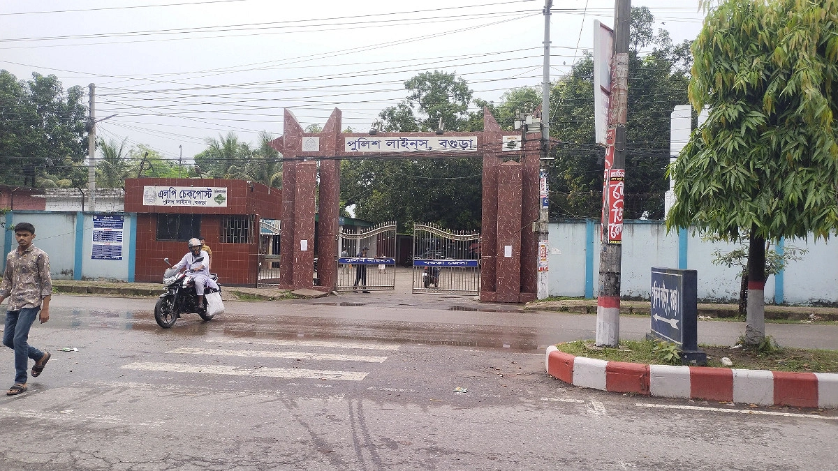 বগুড়া পুলিশ লাইনসে ঝুলছিল এএসআইয়ের মরদেহ