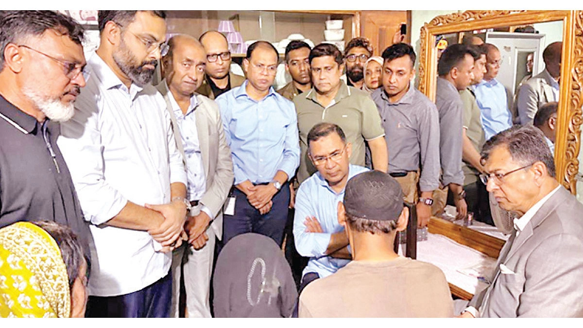 দেখতে গেলেন প্রধানমন্ত্রী হাজারো মানুষের কান্না
