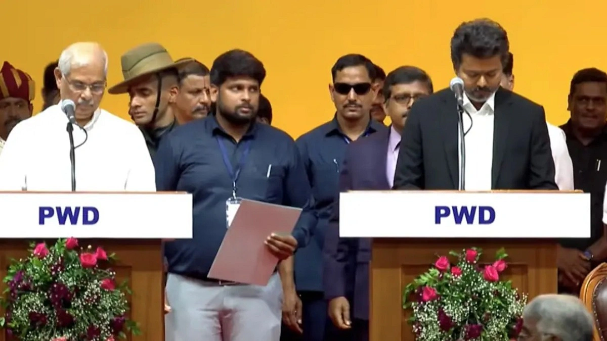 তামিলনাড়ুর মুখ্যমন্ত্রী হিসেবে শপথ নিলেন বিজয়