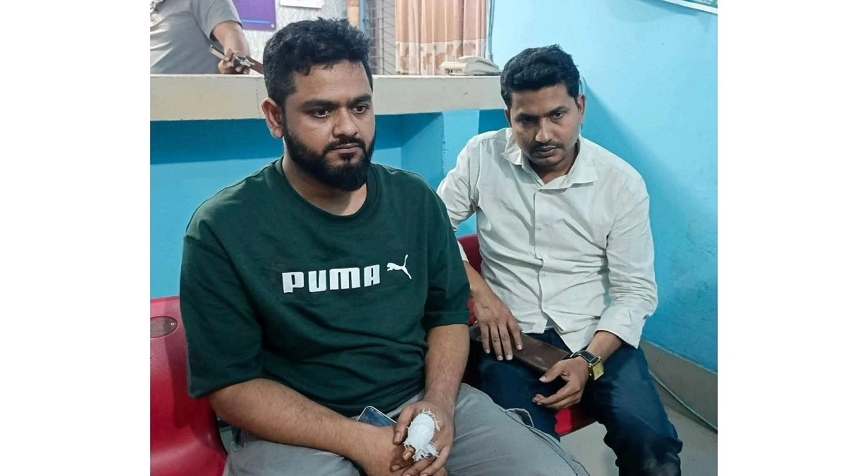 চাঁপাইনবাবগঞ্জে দুই সাংবাদিককে পিটিয়ে জখম