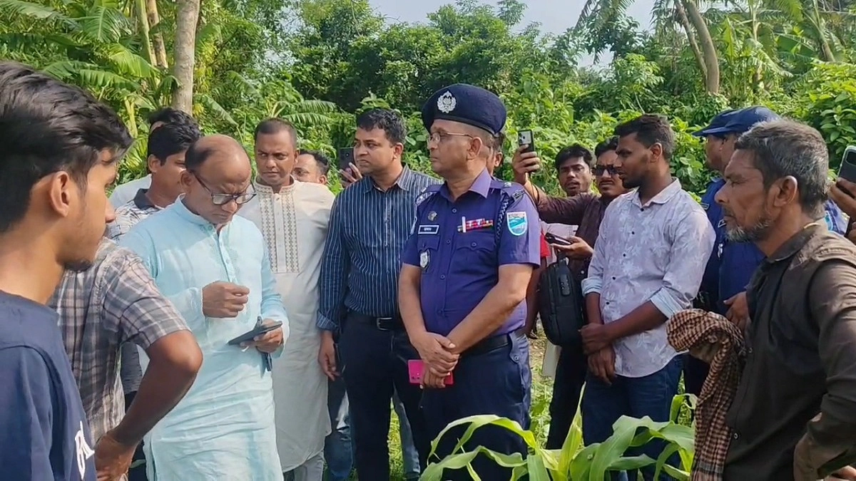 কবরস্থানে ককটেল বিস্ফোরণ, সিসিটিভি-পুলিশ ফাঁড়ি স্থাপনের ঘোষণা এমপির
