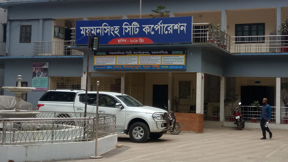 পৌরসভার জনবলে চলছে সিটি
