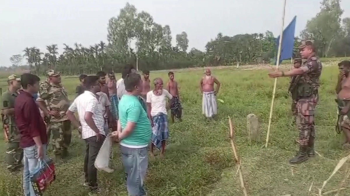 সীমান্তে খুঁটি স্থাপনের চেষ্টা, বিজিবির বাধায় সরে গেল বিএসএফ