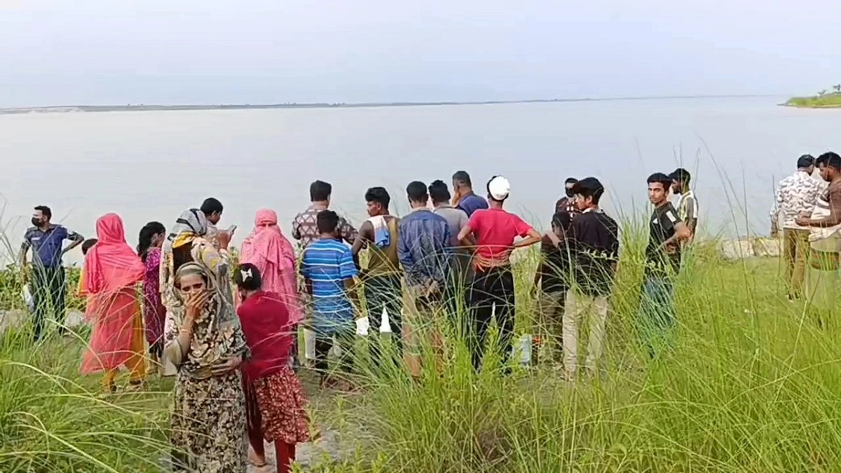 পদ্মায় ভেসে আসা পলিব্যাগে অজ্ঞাত ব্যক্তির হাত-পা
