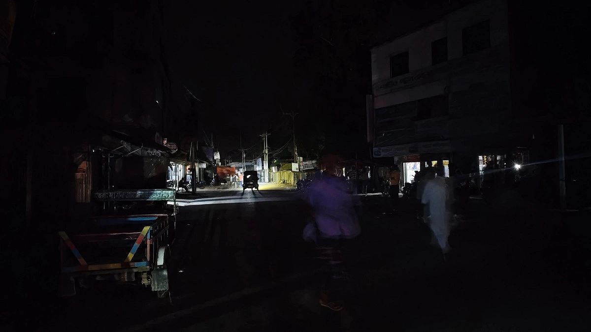 ২৪ ঘণ্টা বিদ্যুৎহীন রৌমারী-রাজিবপুর, দুর্ভোগে হাজারো মানুষ