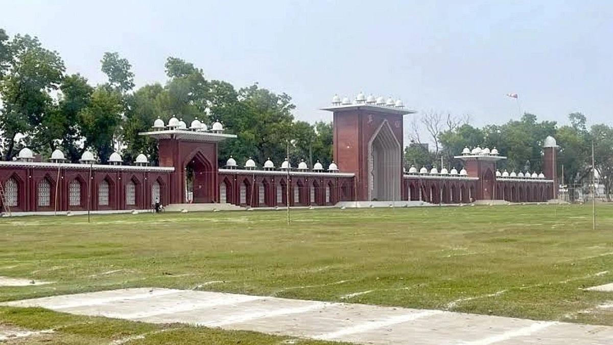 ঈদ জামাতের জন্য প্রস্তুত গোর-এ শহীদ ময়দান
