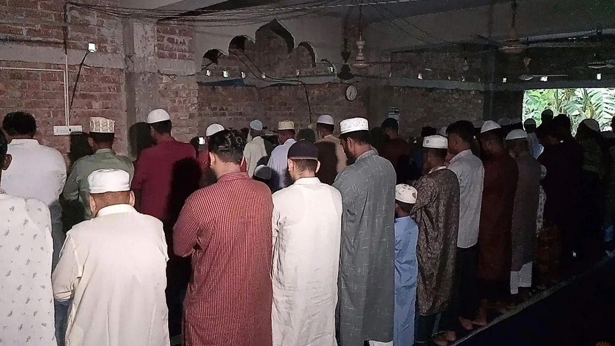 সাতক্ষীরার কয়েক গ্রামে আগাম ঈদুল আজহা উদযাপন