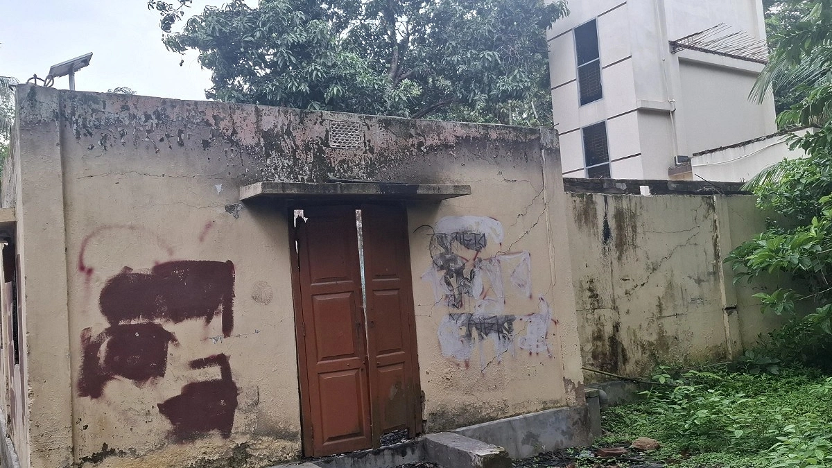ওবায়দুল কাদেরের বাড়ি এখন নীরব ধ্বংসস্তূপ