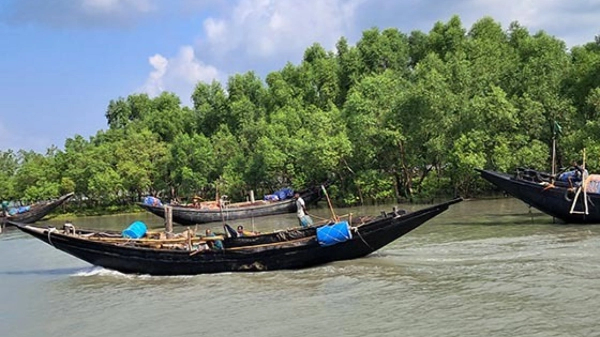 একদিকে দস্যুদের আত্মসমর্পণ, অন্যদিকে জেলে অপহরণ