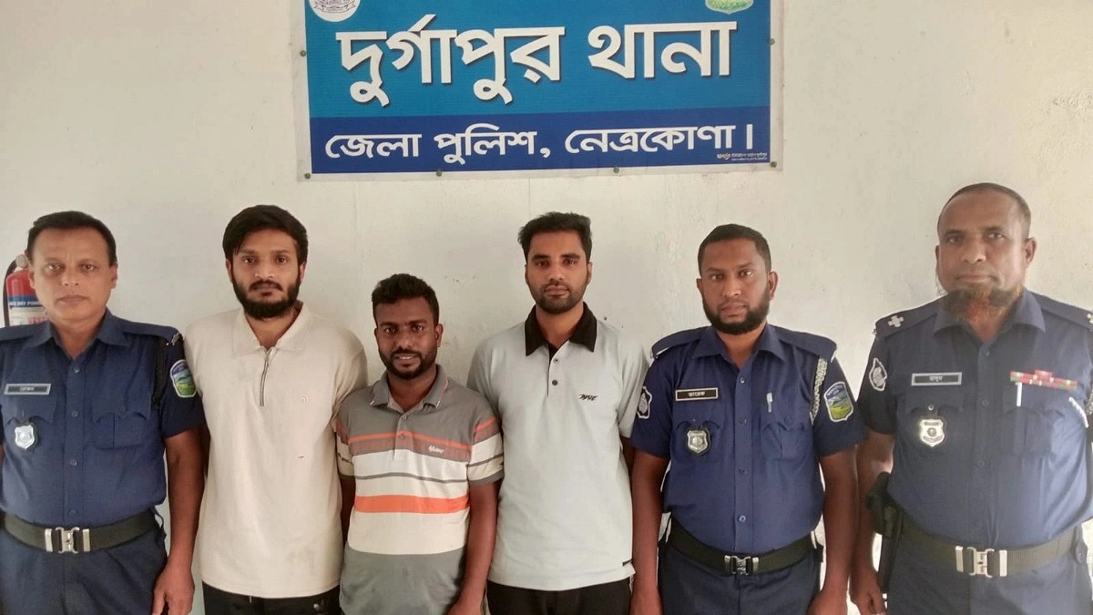 চাঁদা দাবি ও হুমকির অভিযোগে উপজেলা যুবদল নেতাসহ ৩ জন গ্রেপ্তার