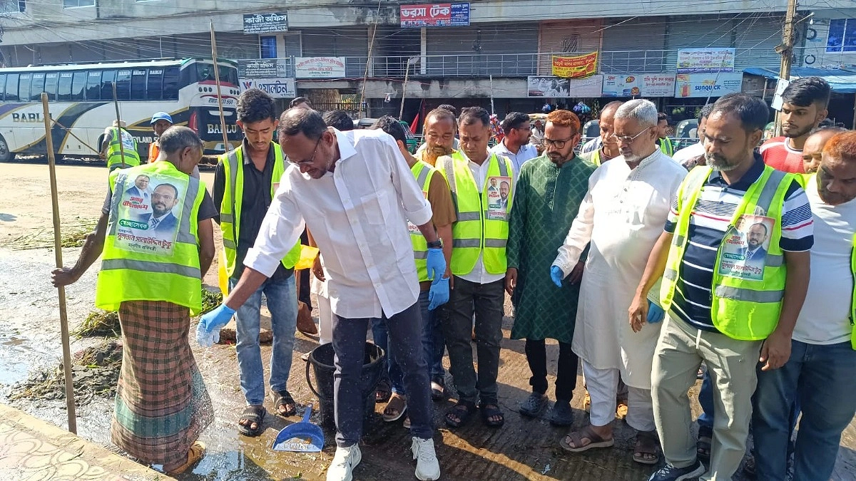 টাঙ্গাইলে কোরবানির বর্জ্য অপসারণে মাঠে নামলেন প্রতিমন্ত্রী টুকু