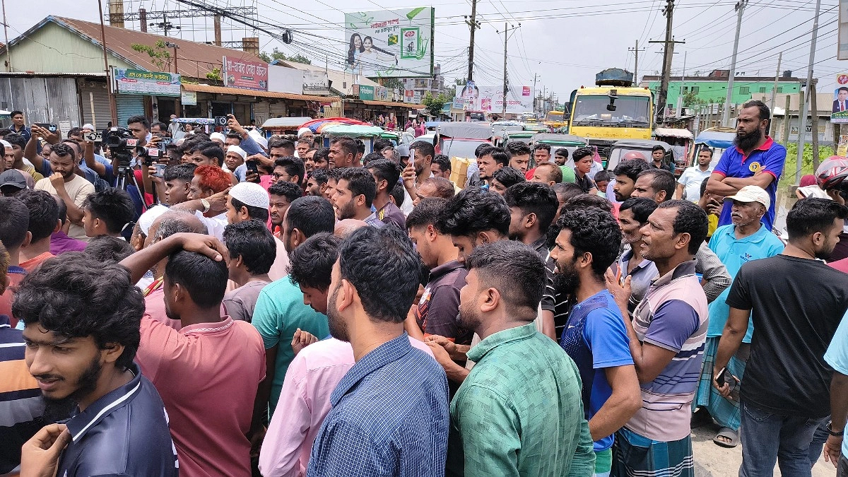 জলাবদ্ধতার প্রতিবাদে জামালপুর-টাঙ্গাইল মহাসড়ক অবরোধ