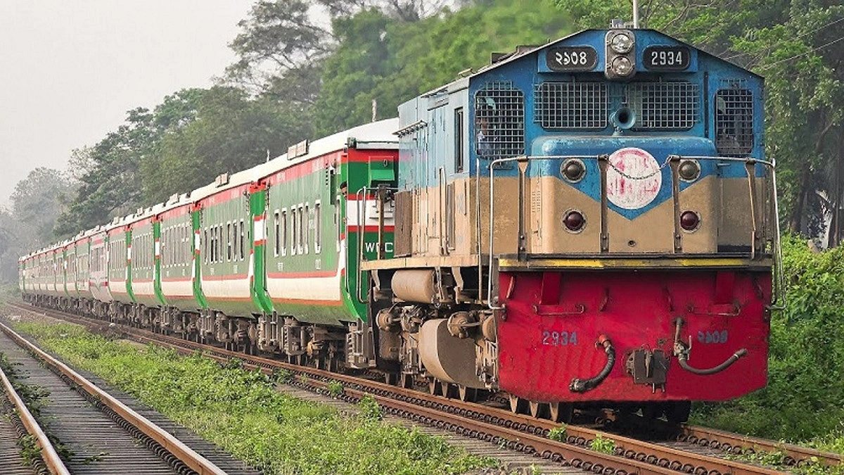 ঈদযাত্রা স্বাভাবিক ও নির্বিঘ্ন করতে চলবে অতিরিক্ত ১০ ট্রেন