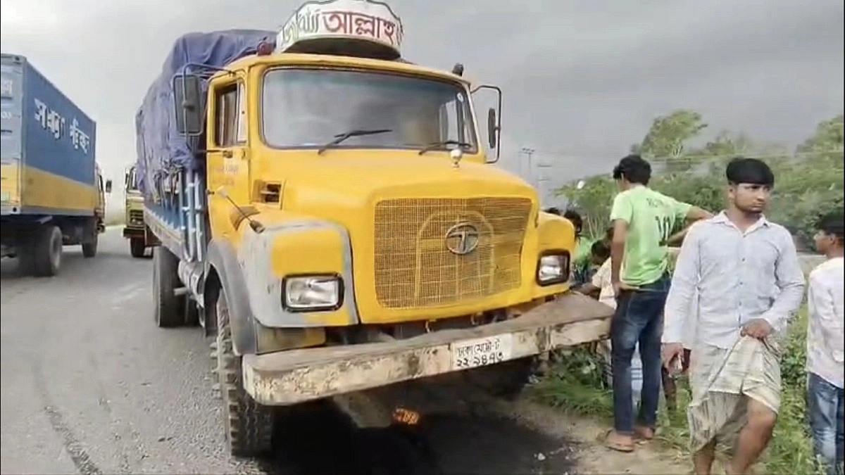 আশুগঞ্জে ট্রাকচাপায় ২ মোটরসাইকেল আরোহী নিহত
