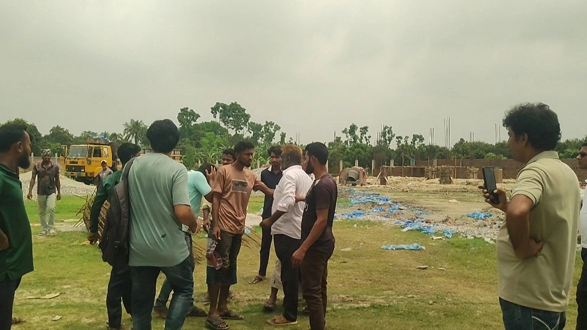 অনিয়মের অভিযোগে ঠিকাদারকে থাপ্পড় মারলেন ছাত্রদল নেতা