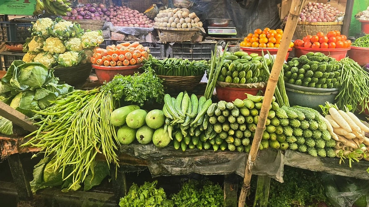 নিত্যপণ্যের দামে হাঁসফাঁস জনজীবন