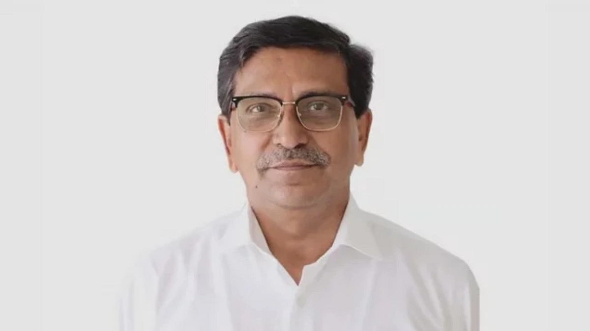 সাবেক এমপি হানিফ ও তার স্ত্রীর আয়কর নথি জব্দের আদেশ
