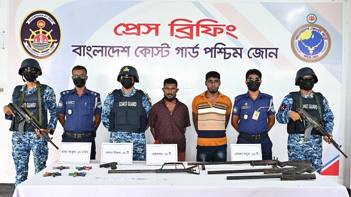 সুন্দরবনে ‘চাচা-ভাইপো’ দস্যু বাহিনী গঠনের চেষ্টা, অস্ত্রসহ আটক ২