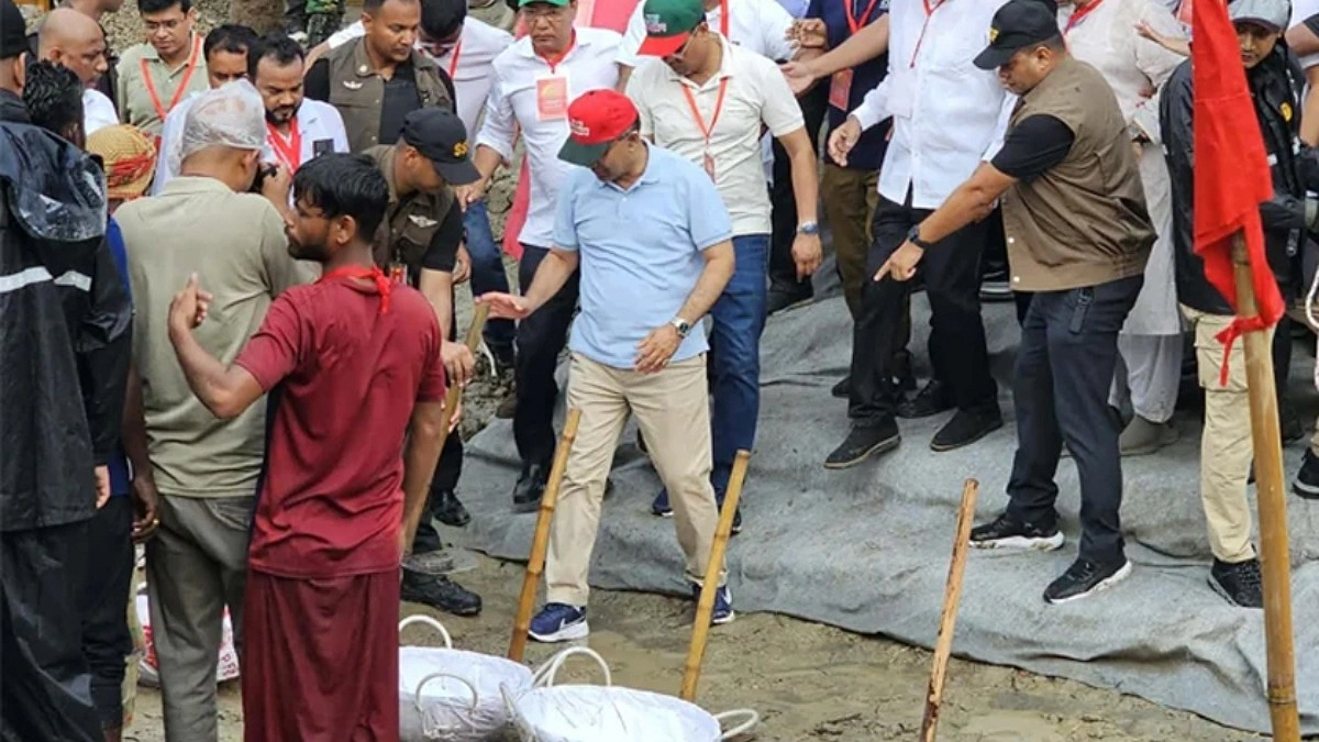 বাবার খনন করা ‘ধরার খাল’ পুনঃখনন উদ্বোধন করলেন প্রধানমন্ত্রী