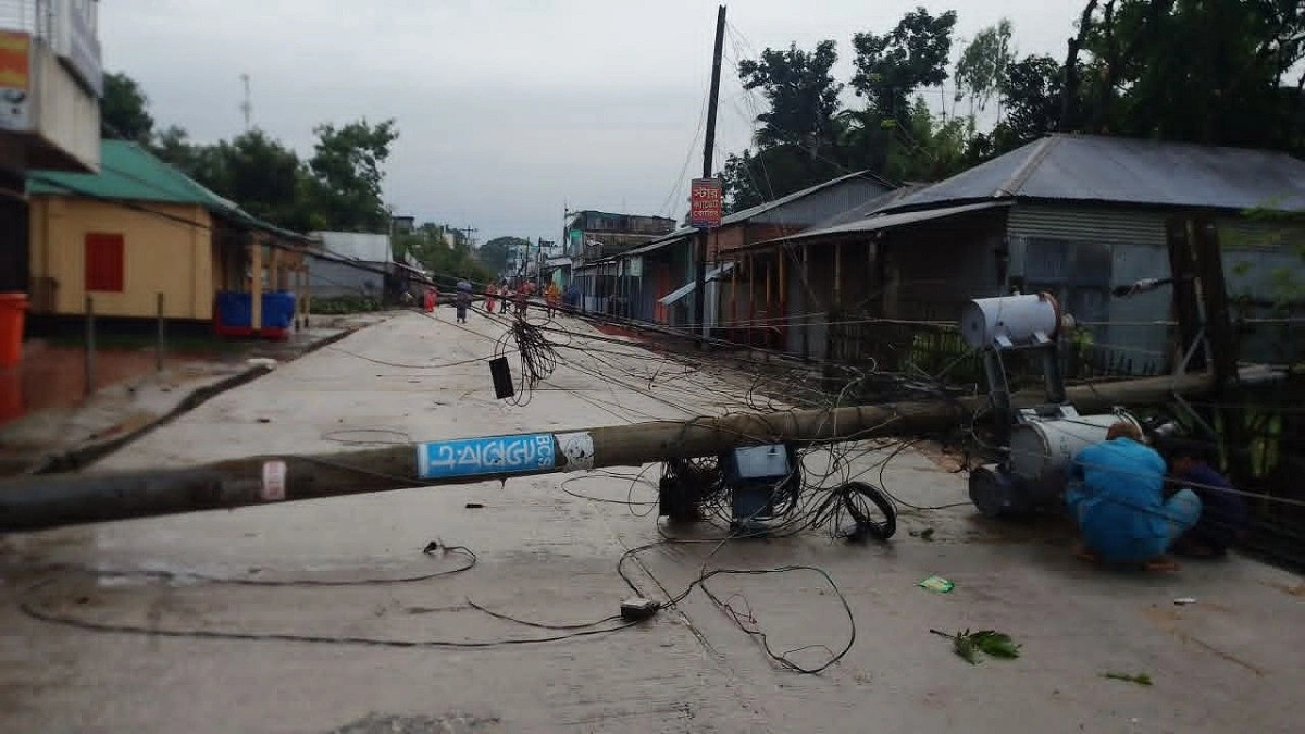 সুন্দরগঞ্জে কালবৈশাখীর তাণ্ডব, বিদ্যুৎহীন পুরো উপজেলা