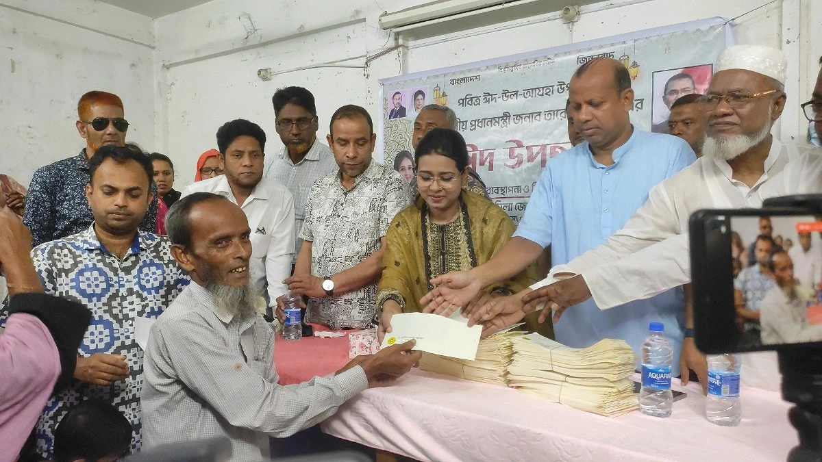 শেরপুরে ৫০০ দুস্থ নারী-পুরুষ পেলেন প্রধানমন্ত্রীর ঈদ উপহার