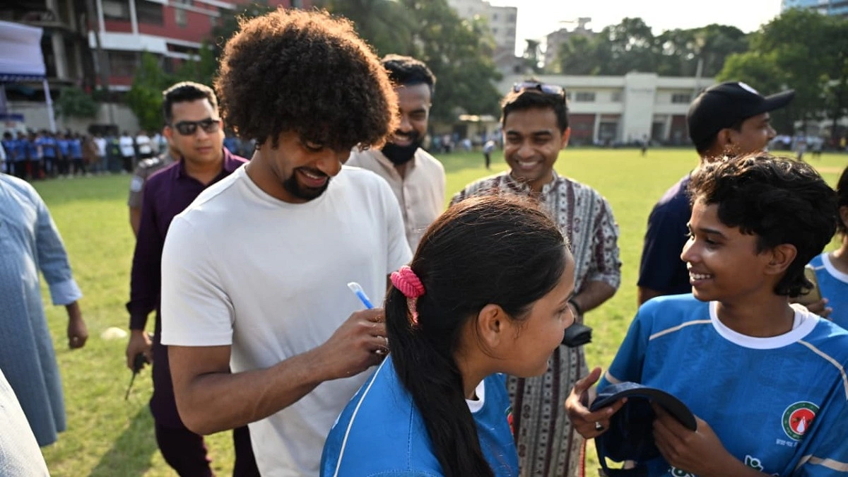 ছোটদের অনুপ্রাণিত করেছেন হামজা