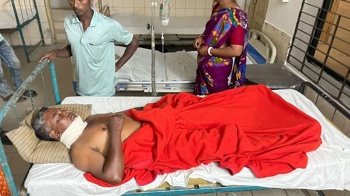 যাত্রী বেশে উঠে চালকের গলা কাটল ছিনতাইকারী, ভ্যান নিয়ে চম্পট