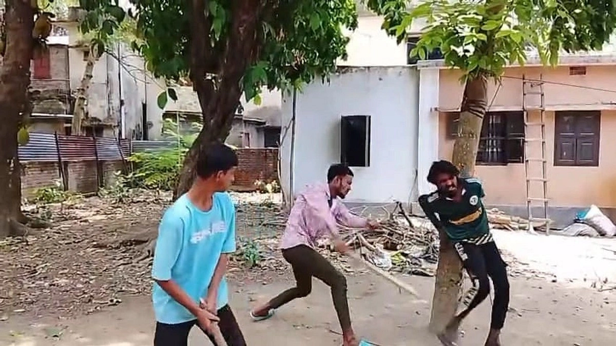 বাঁচার জন্য কাঁদছিল তুষার, ভিডিও করতে ব্যস্ত ছিল মানুষ