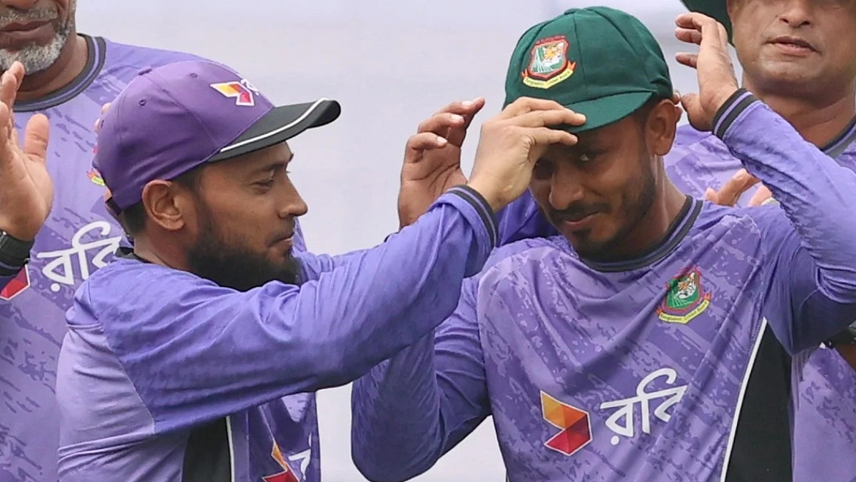 এলাকার ছোট ভাইকে টেস্ট ক্যাপ পরিয়ে যা বললেন মুশফিক