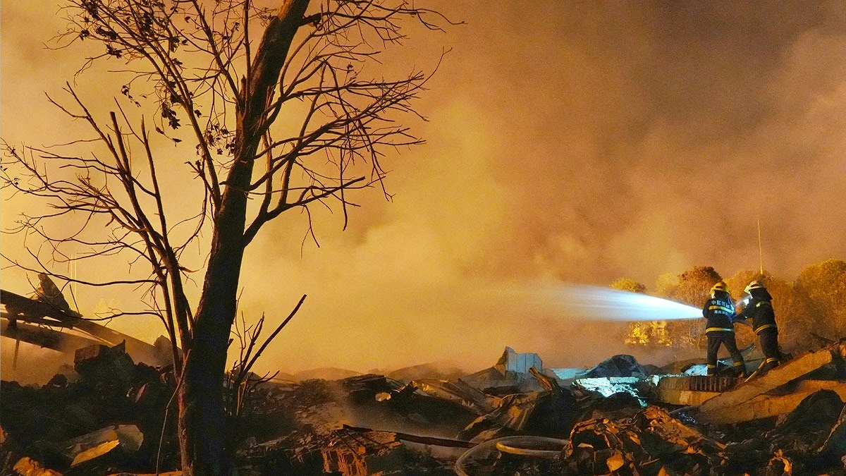 চীনে আতশবাজির কারখানায় বিস্ফোরণ, নিহত ২৬