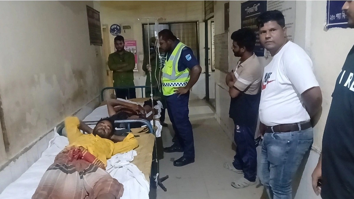 এখন প্যান্ট-শার্ট লাগবে না, তোমাকে লাগবে বাবা— ছেলের আর্তনাদ