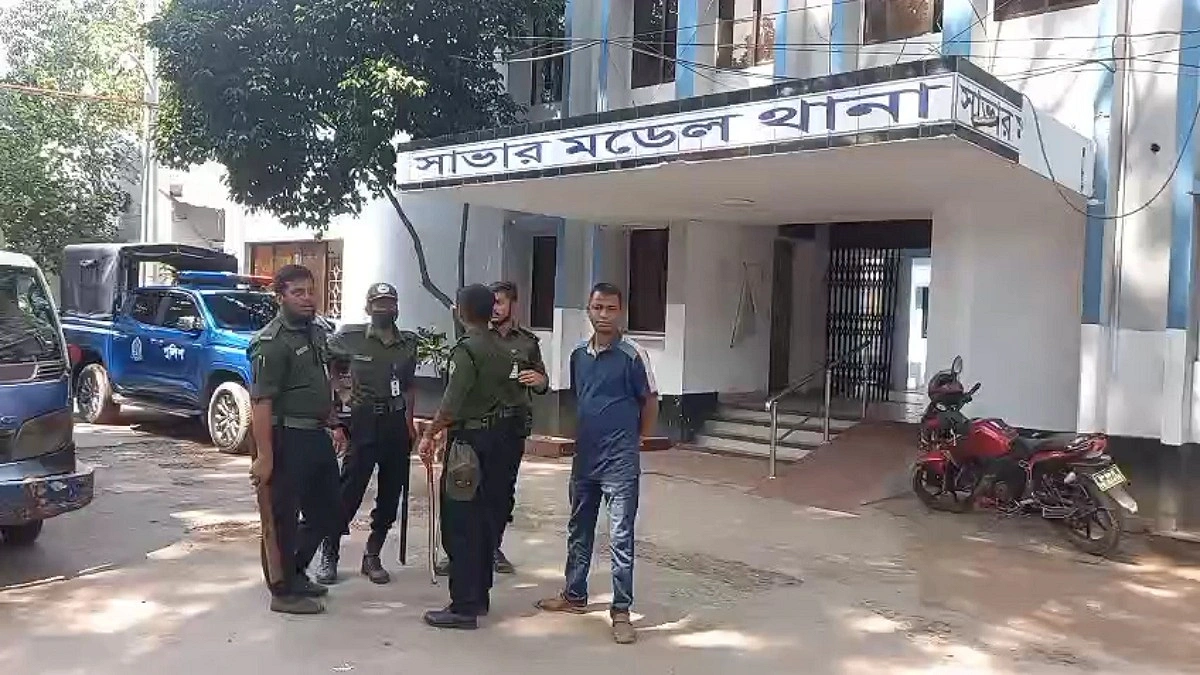 সাভারে হকার বসতে বাধা, হামলায় আহত ৬ আনসার সদস্য