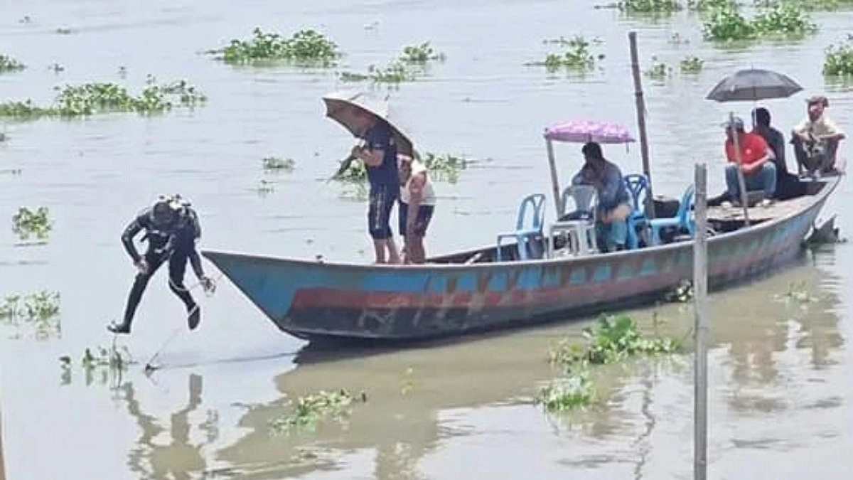 তুরাগ নদীতে নৌকা থেকে পড়ে যুবক নিখোঁজ