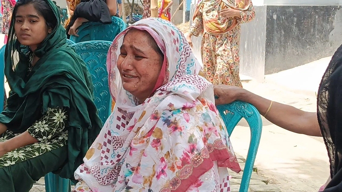 উঠানে বাঁধা কোরবানির গরু, নেই তার মালিকরা