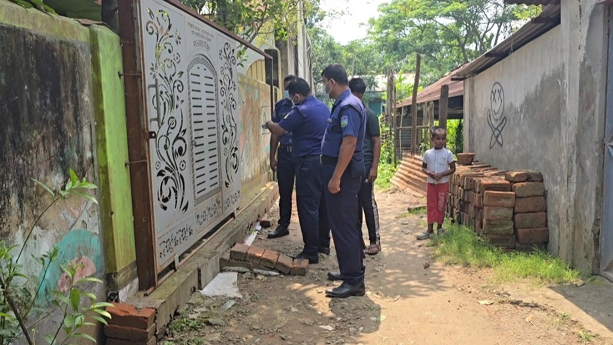 নবজাতকের মৃতদেহ ডোবায়