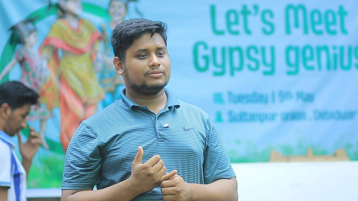 বেদে শিশুদের শিক্ষায় প্রথম বেতনের সিংহভাগ দান করলেন হাসনাত আব্দুল্লাহ