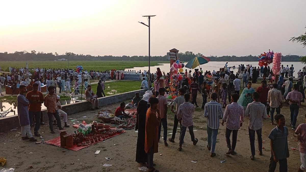 পর্যটকে মুখর রাজধলা বিল