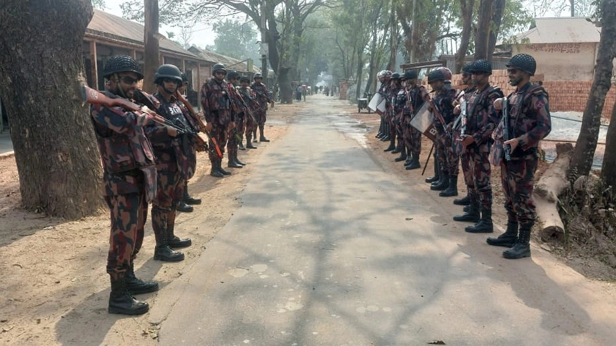 কুড়িগ্রাম সীমান্তে সতর্ক অবস্থানে বিজিবি