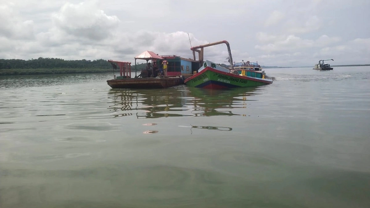 তবুও থামছে না বালু উত্তোলন