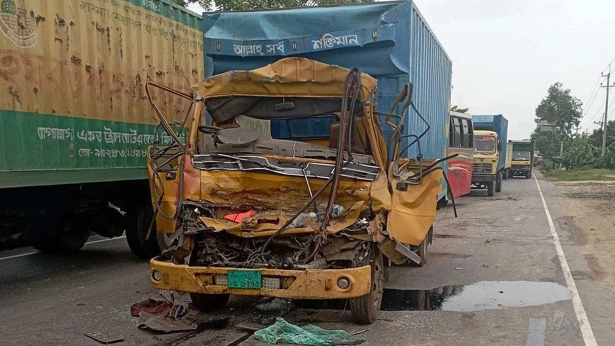 মে মাসে ৬১৩ সড়ক দুর্ঘটনায় ঝরেছে ৬২২ প্রাণ