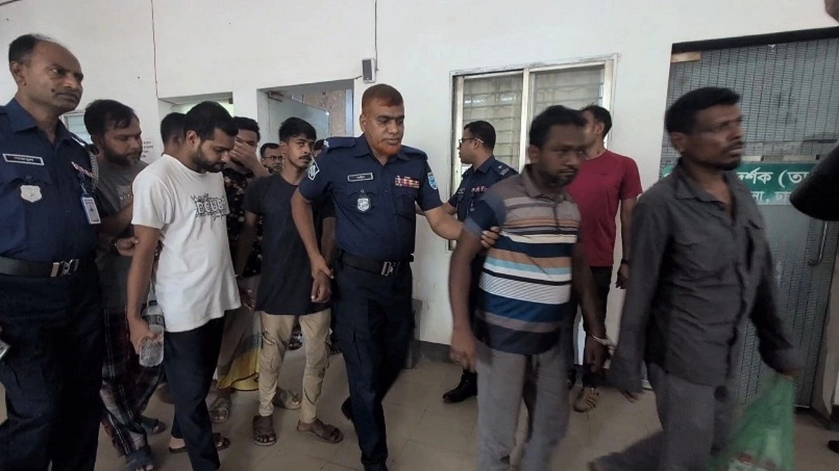 আশুলিয়ায় পুলিশের ‘বিশেষ’ অভিযানে গ্রেপ্তার ২০