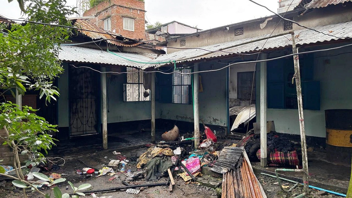 তাড়াশে আগুনে পুড়ল ঘর-অফিস, ক্ষতিগ্রস্তদের দাবি কোটি টাকার ক্ষতি