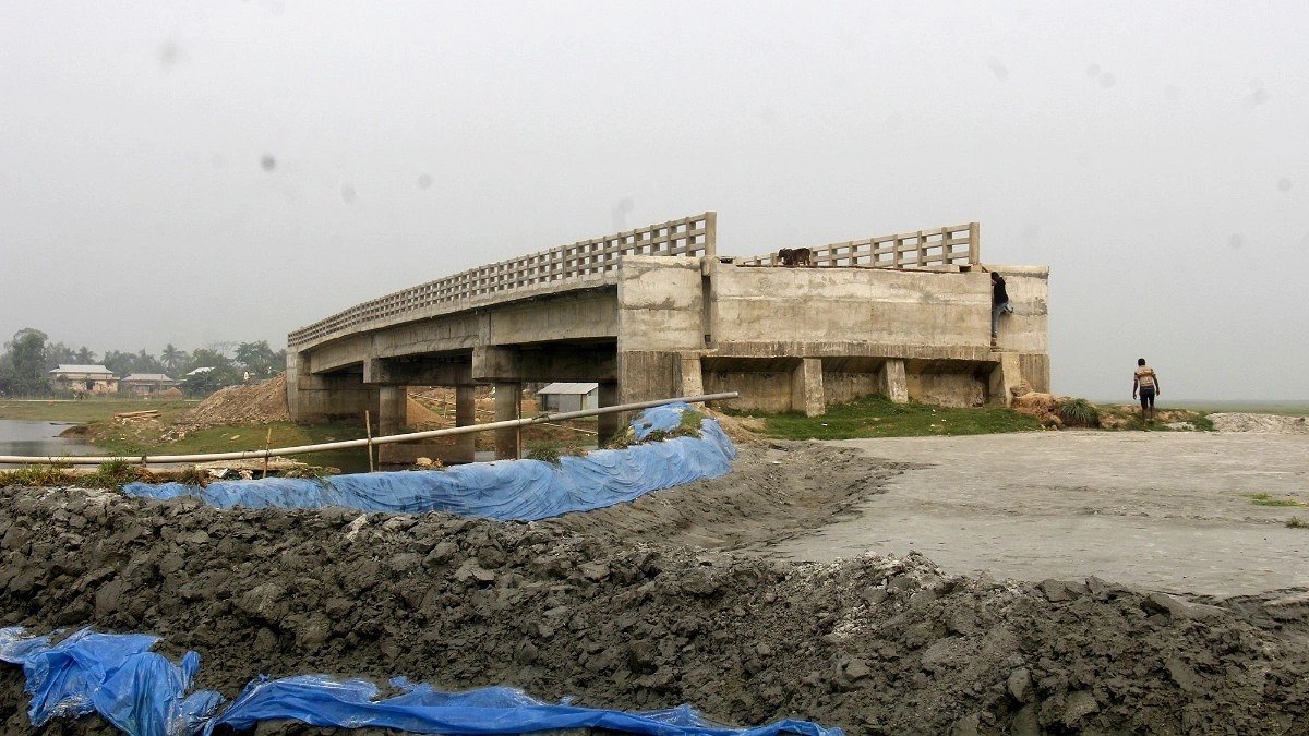 ৬ কোটির সেতু এখন গলার কাঁটা