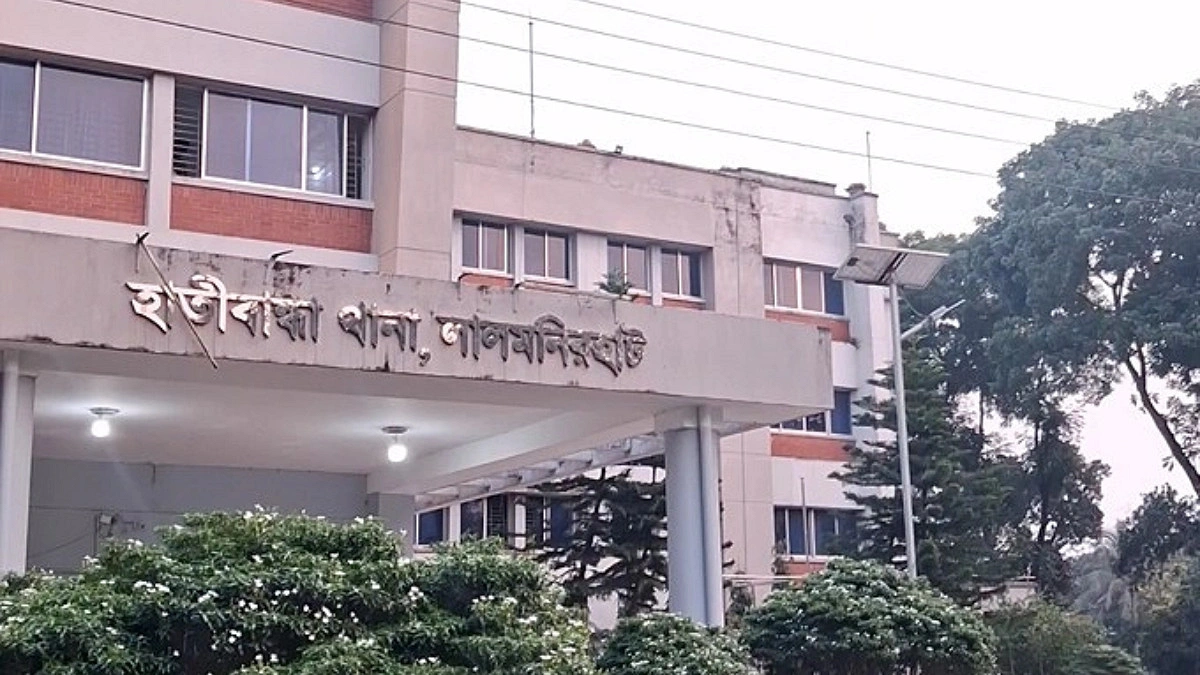 আসামি ধরতে গিয়ে হামলায় আহত ২ পুলিশ