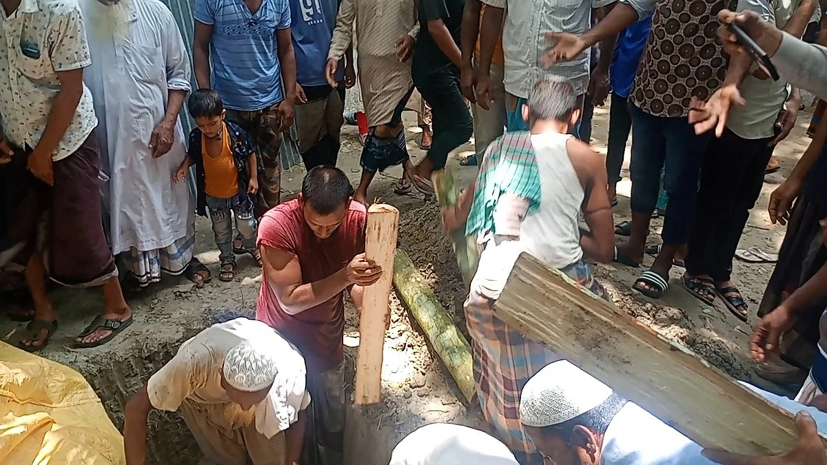 সম্পত্তি নিয়ে বিরোধে বাড়ির উঠানেই লাশ দাফন